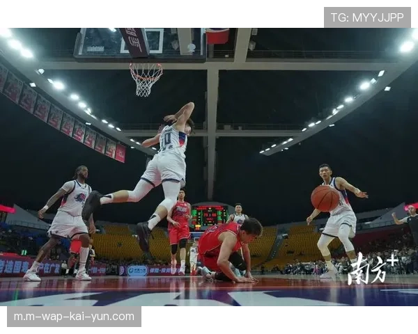 广州利用山东退防慢弱点 威金顿持球推进打追身